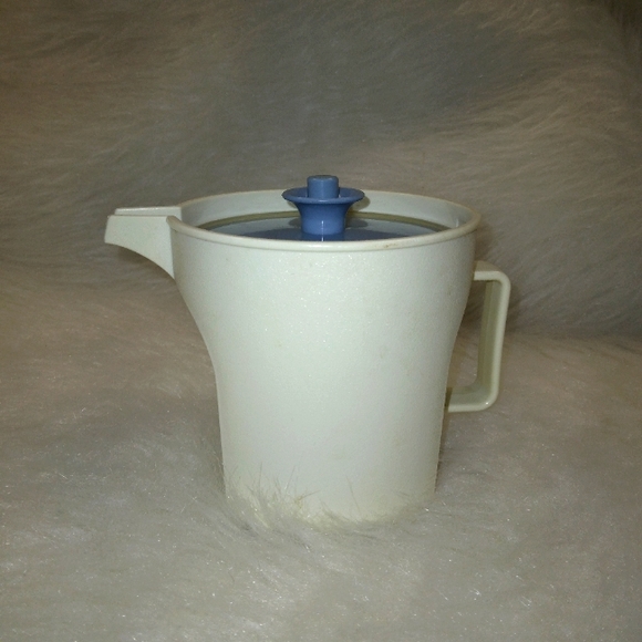 TUPPERWARE 1414-2 Creamer with lid, almond and blue - Picture 1 of 9